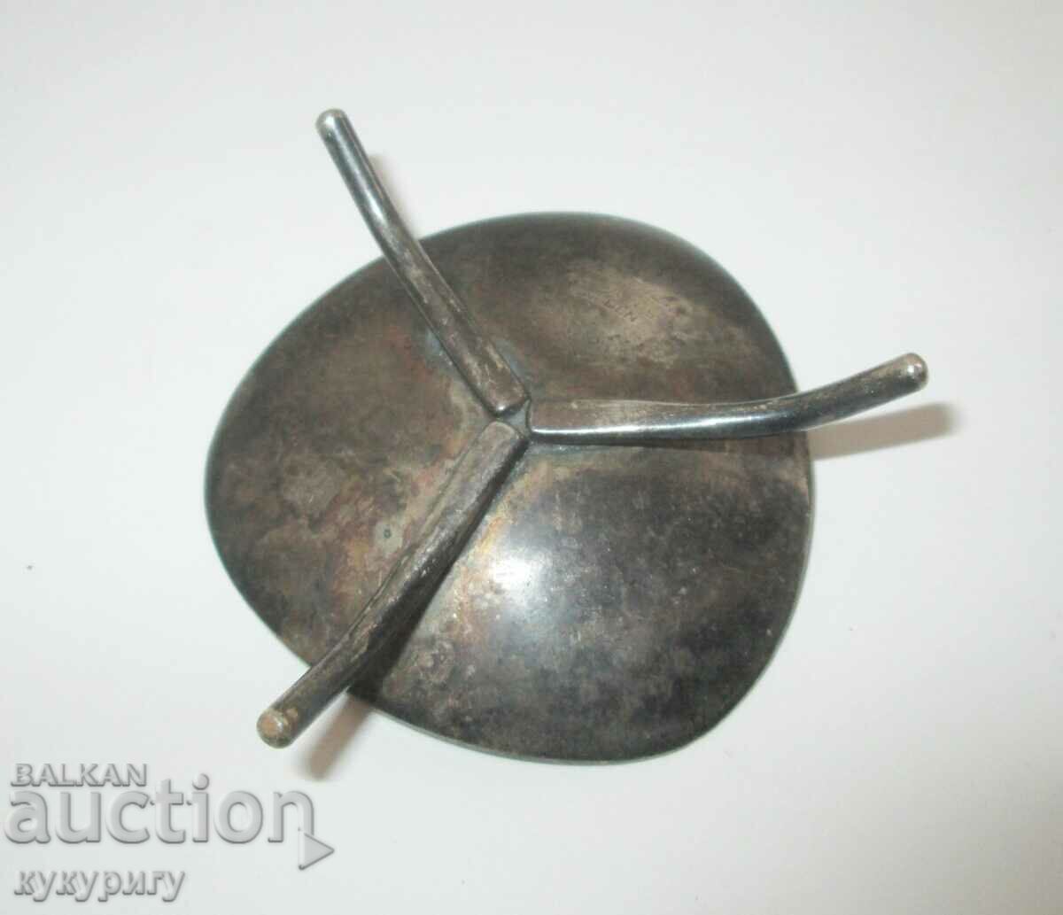 Sfeșnic vechi de mic autor suedez, placat cu argint cu preț 25.00 BGN | € 12.78