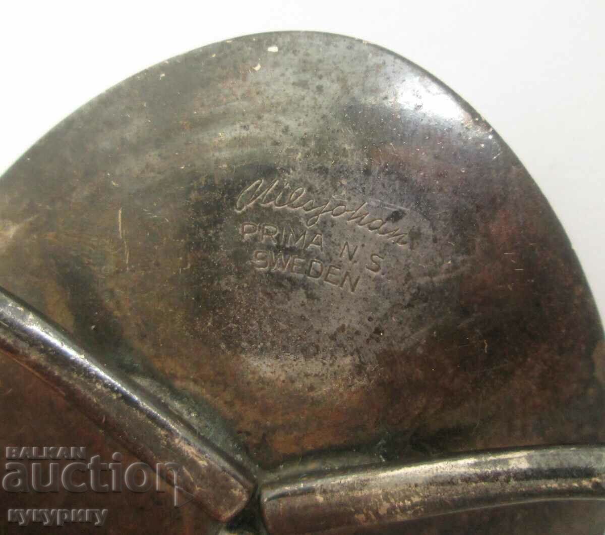 Livrarea Sfeșnic vechi de mic autor suedez, placat cu argint