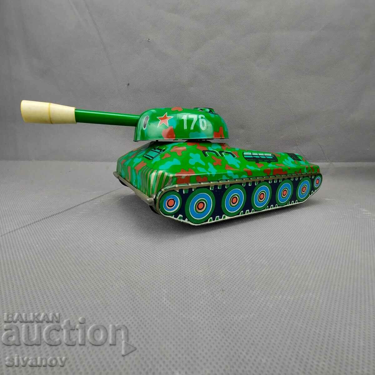 Стар съветски ламаринен танк играчка на батерии №0309
