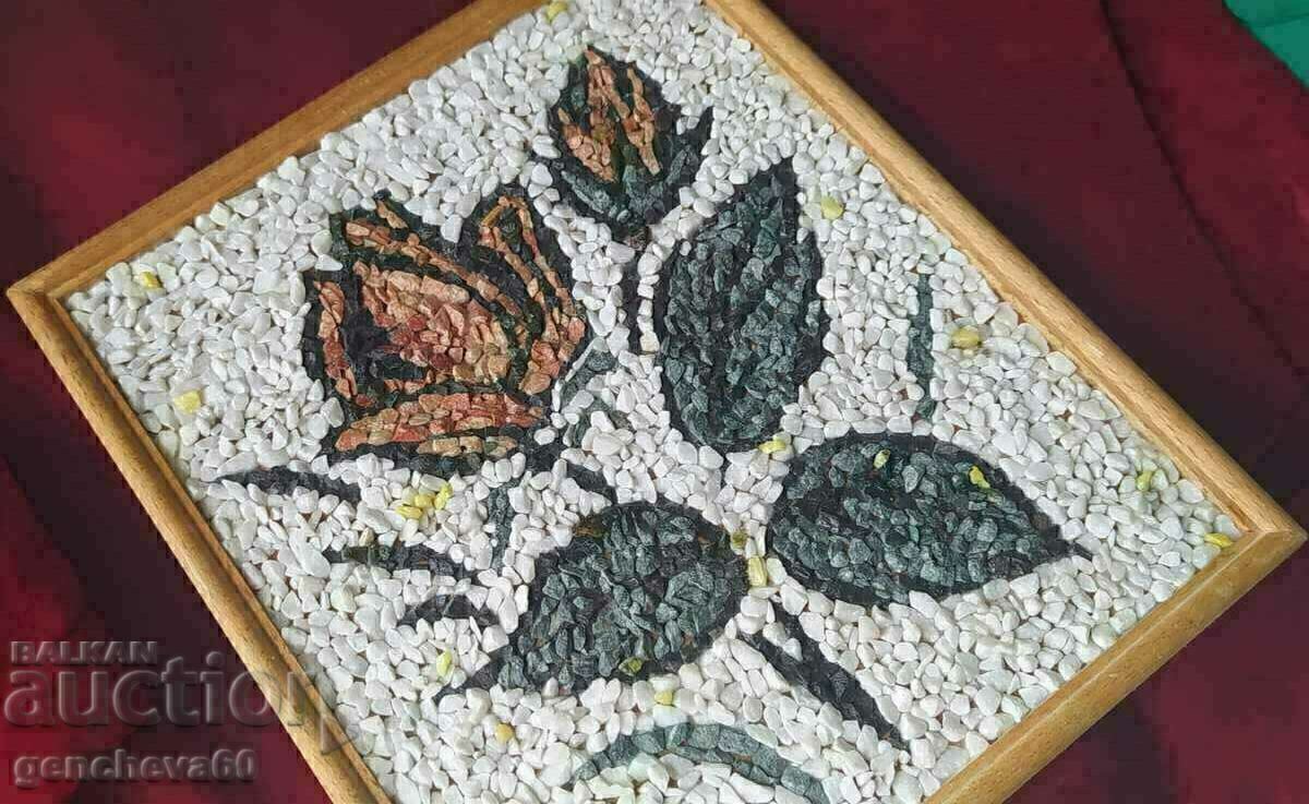 Pictura de autor „Trandafir” mozaic din pietre naturale cu preț € 10.74 | 21.01 BGN