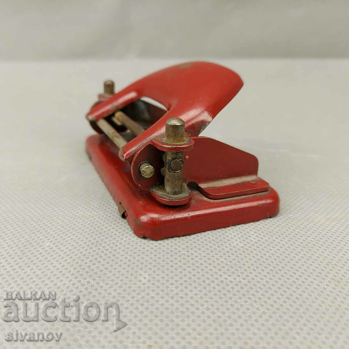 Old metal paper punch #0385 with price 9.99 BGN | € 5.11 Old metal paper punch #0385 with price 9.99 BGN | € 5.11