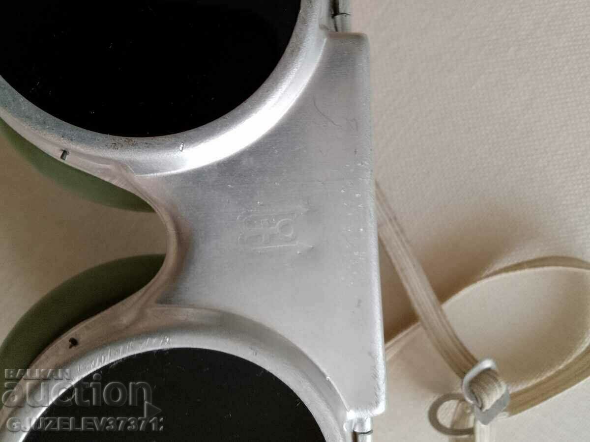 Auction Glasses are used by the expedition, in the sports motor sector Auction Glasses are used by the expedition, in the sports motor sector