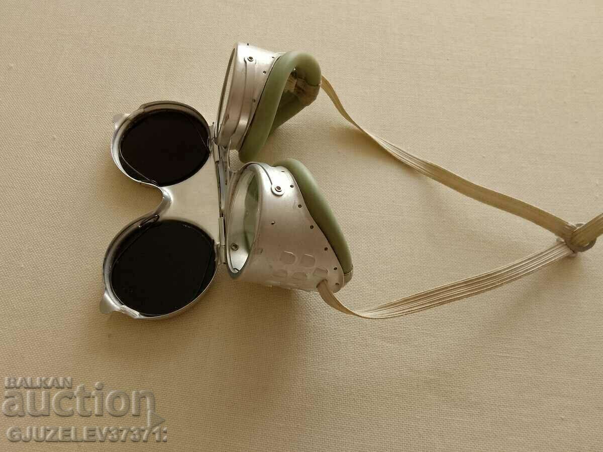 Glasses are used by the expedition, in the sports motor sector - 6 Glasses are used by the expedition, in the sports motor sector - 6