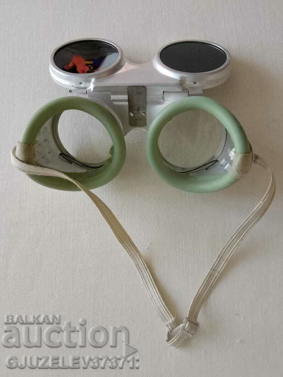 Glasses are used by the expedition, in the sports motor sector - 7 Glasses are used by the expedition, in the sports motor sector - 7