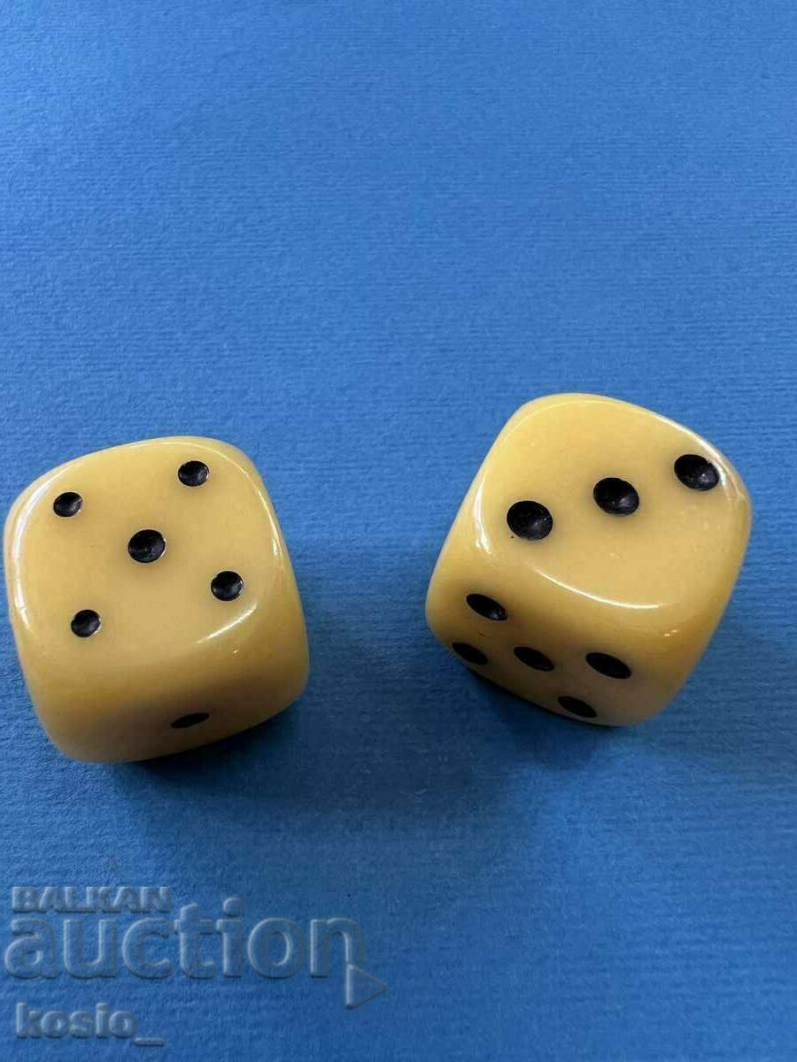 Παλιά ζάρια βακελίτη με τιμή € 10.00 | 19.56 BGN