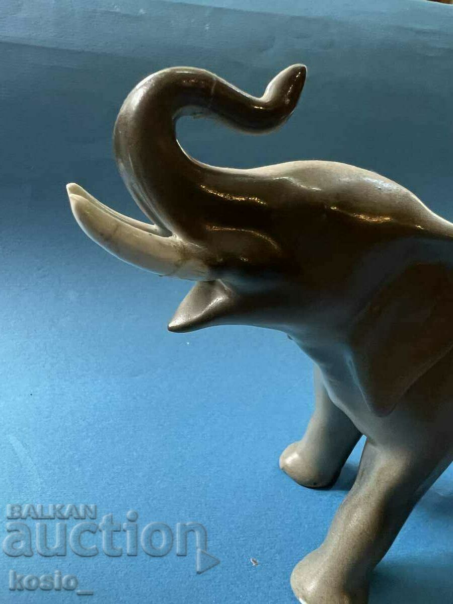 Porcelain elephant with price 30.00 BGN | € 15.34