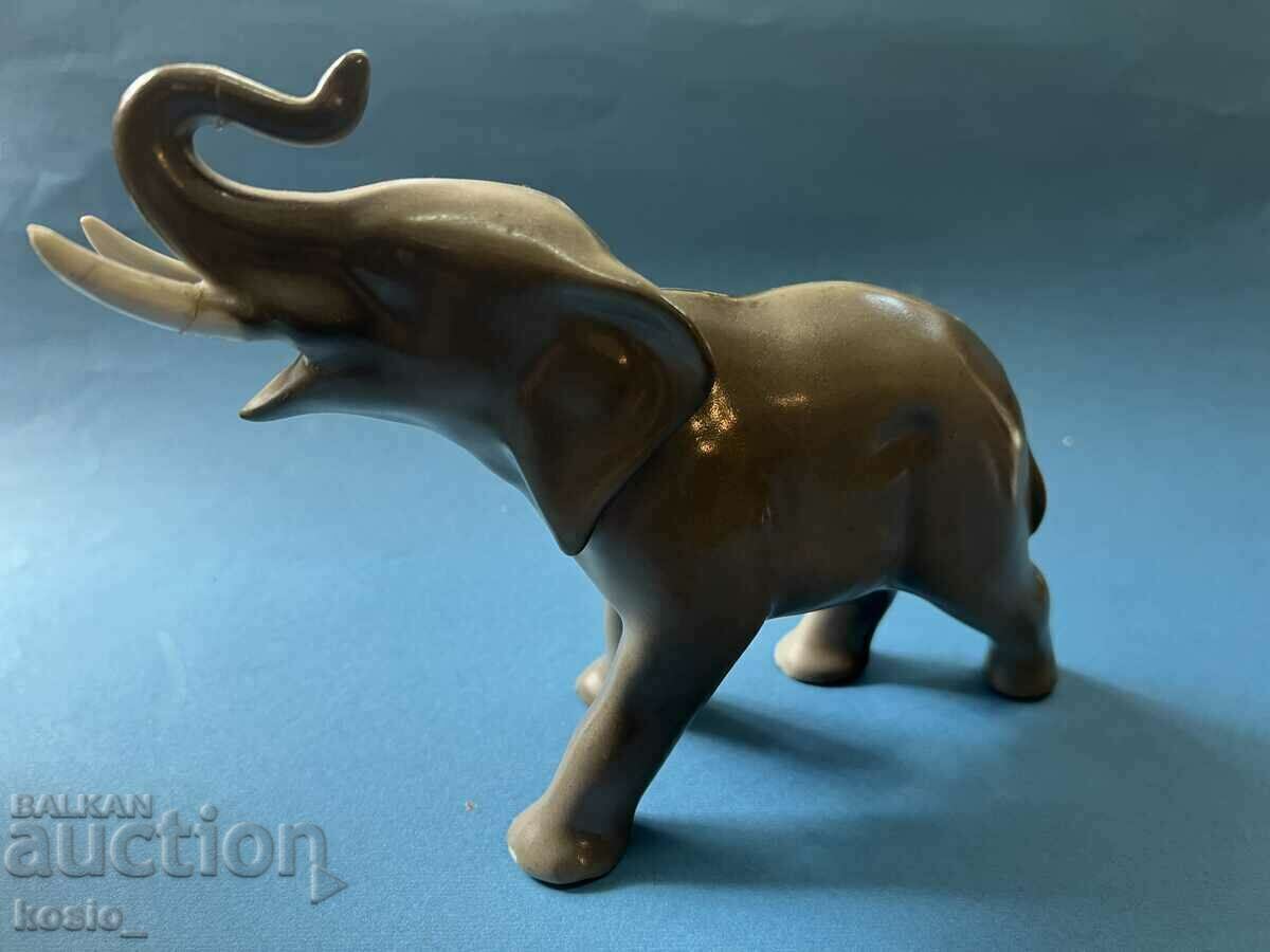 Πορσελάνινος ελέφαντας