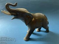 Порцеланов слон