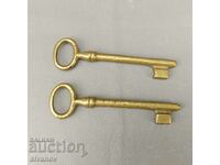 Old bronze keys 2 pieces #0394