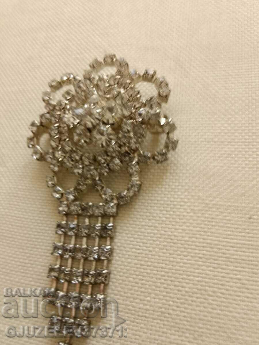 Delivery of Zirconia and silver metal brooch Delivery of Zirconia and silver metal brooch