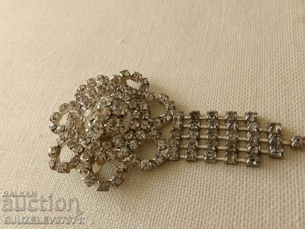 Zirconia and silver metal brooch - 7 Zirconia and silver metal brooch - 7