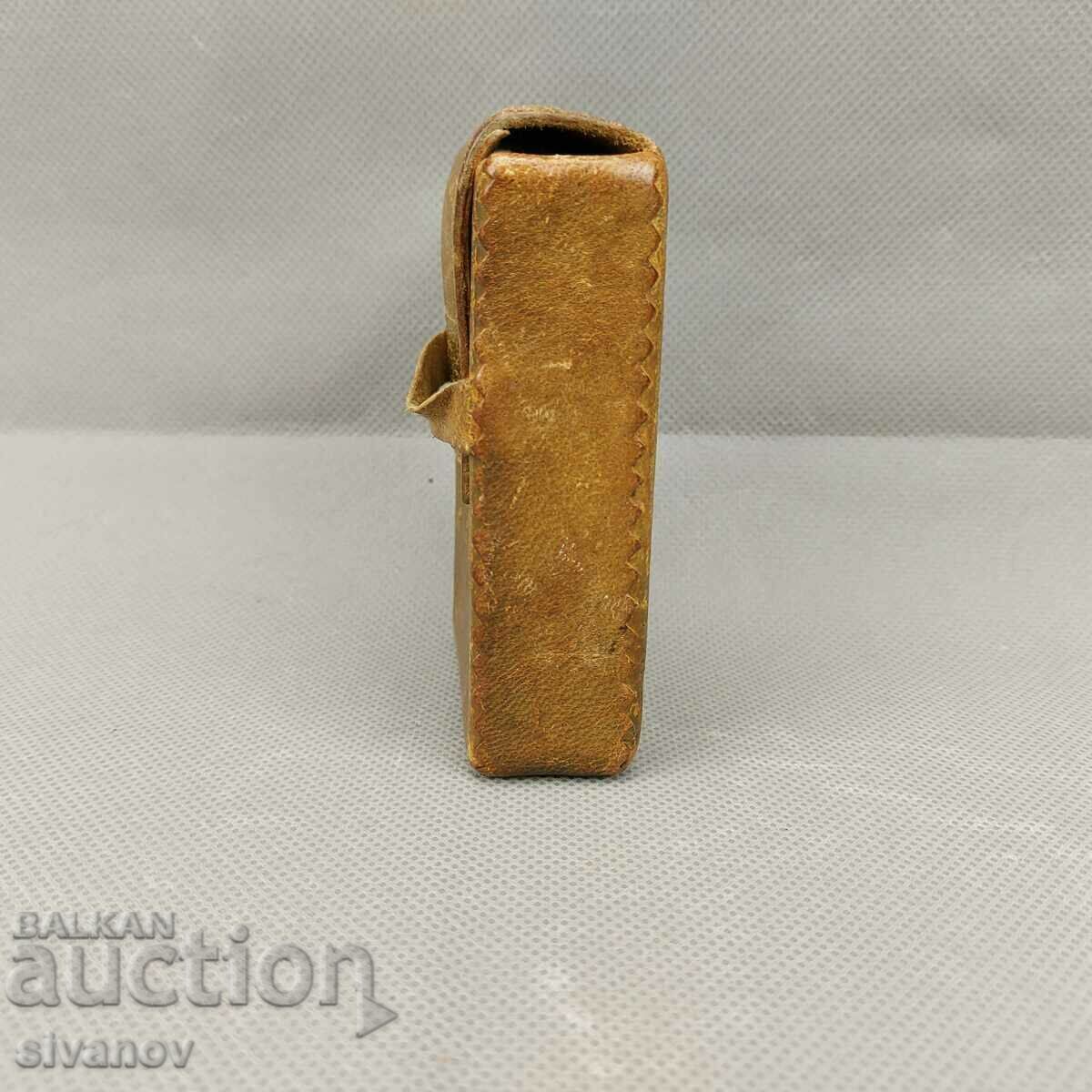 Husa veche de țigări din piele #0427 cu preț 14.99 BGN | € 7.66