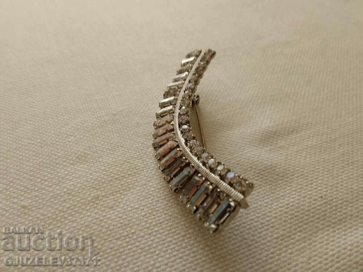 Delivery of Art Deco style brooch Delivery of Art Deco style brooch