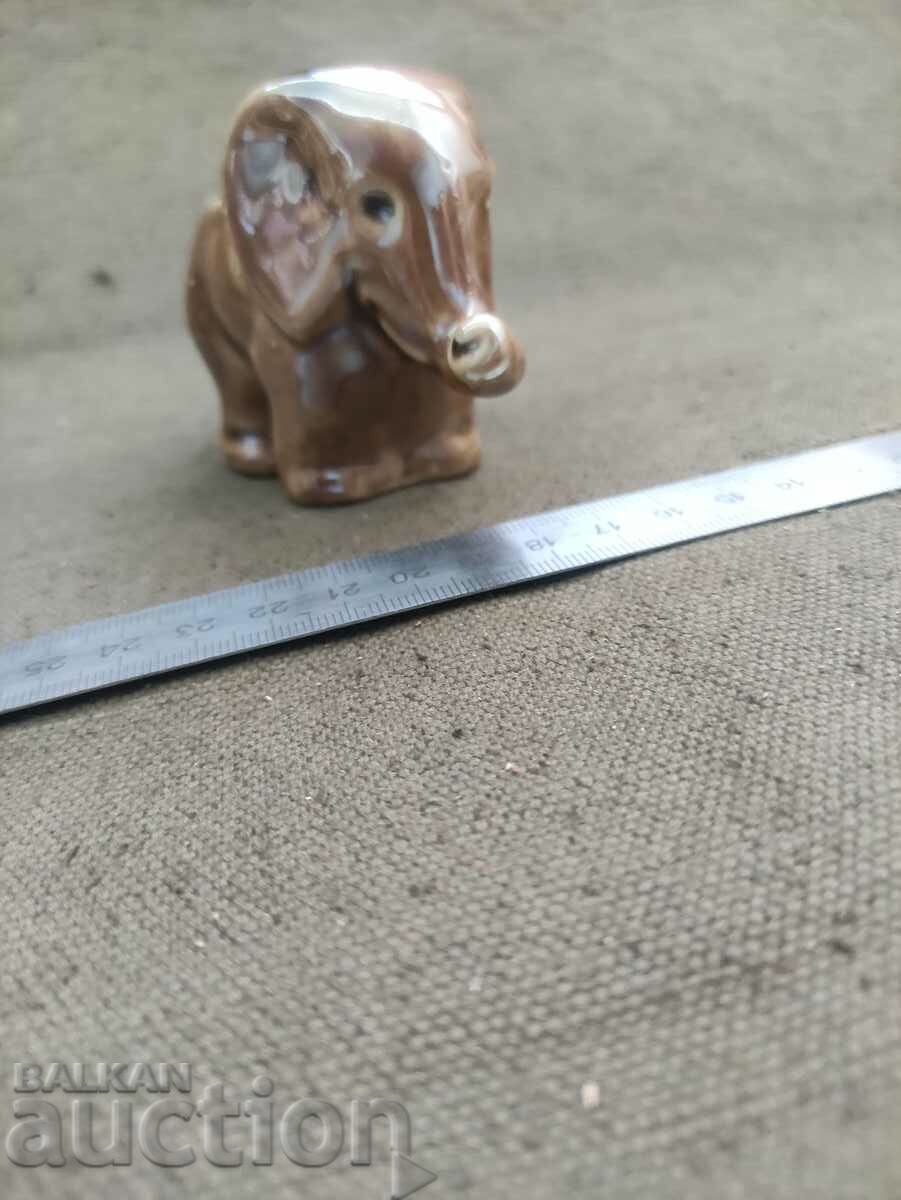 Auction  elephant figurine