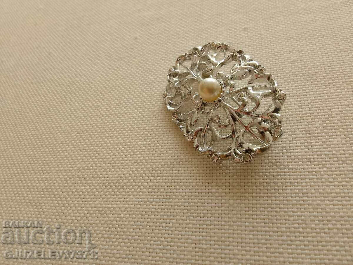 Art Nouveau brooch with price 99.00 BGN | € 50.62 Art Nouveau brooch with price 99.00 BGN | € 50.62