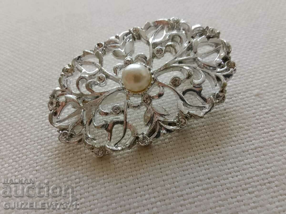Auction Art Nouveau brooch Auction Art Nouveau brooch