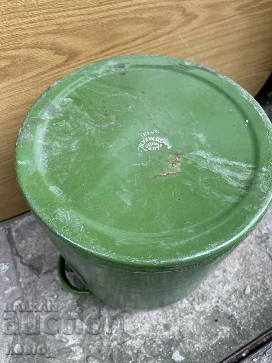 Delivery of A large old enameled güm pot Delivery of A large old enameled güm pot