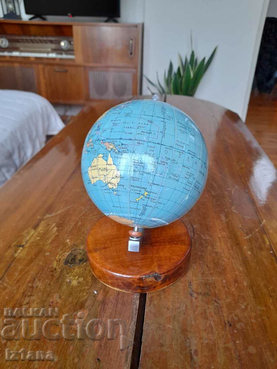 Globul vechi cu preț 35.00 BGN | € 17.90 Globul vechi cu preț 35.00 BGN | € 17.90