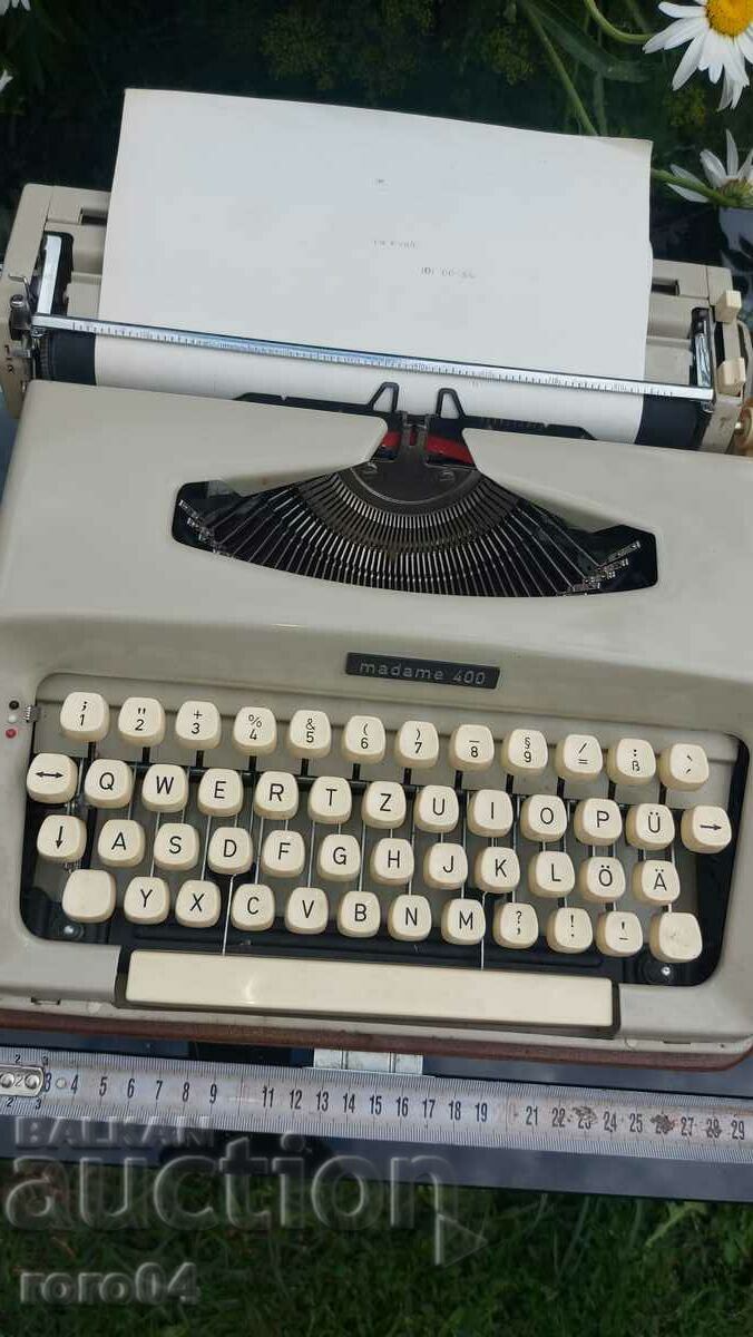MAȘINA DE SCRIS - MADAME 400 cu preț 67.50 BGN | € 34.51