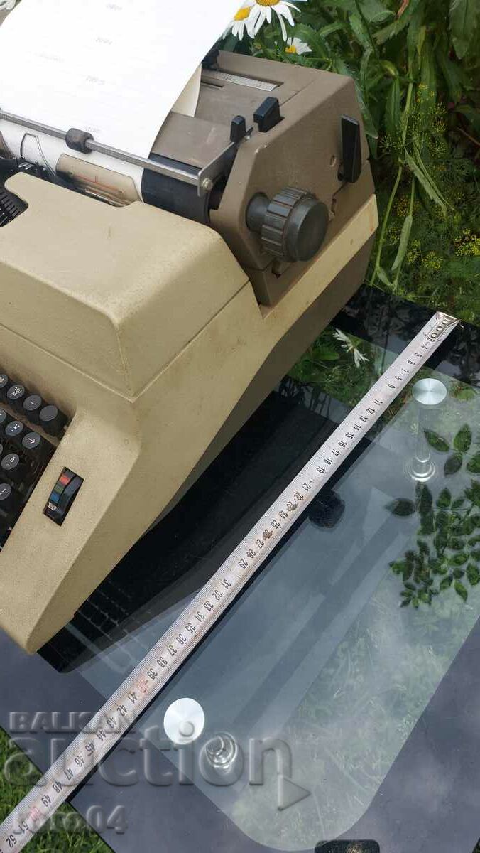 Delivery of TYPEWRITER - ROBOTRON 24 Delivery of TYPEWRITER - ROBOTRON 24