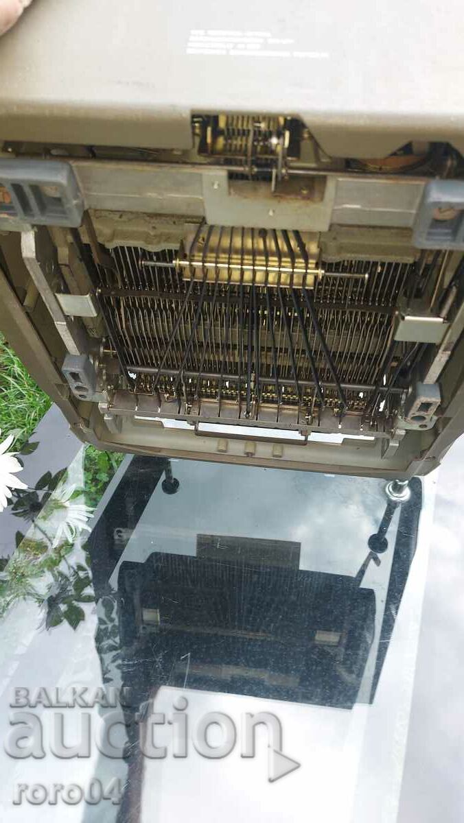 TYPEWRITER - ROBOTRON 24 - 6 TYPEWRITER - ROBOTRON 24 - 6