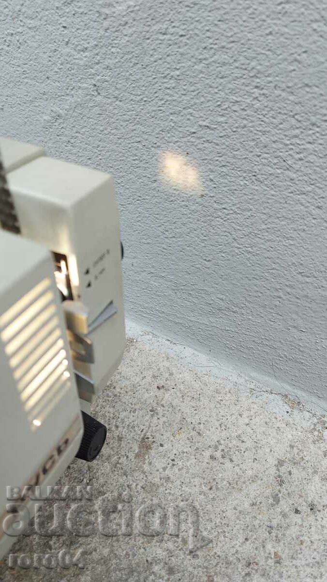 CINEMA PROJECTOR - BLONDE - WORKING - 5