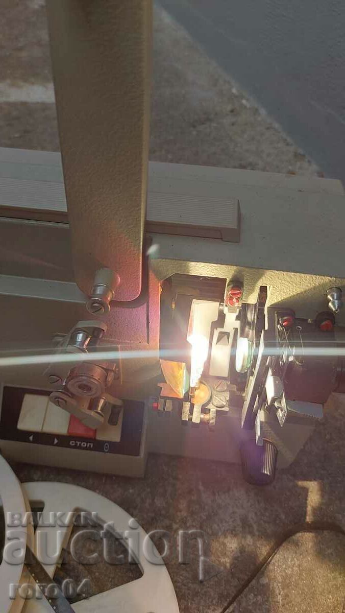 CINEMA PROJECTOR - BLONDE - WORKING - 7