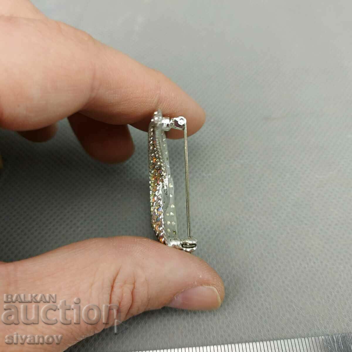 Delivery of Interesting brooch #0619 Delivery of Interesting brooch #0619