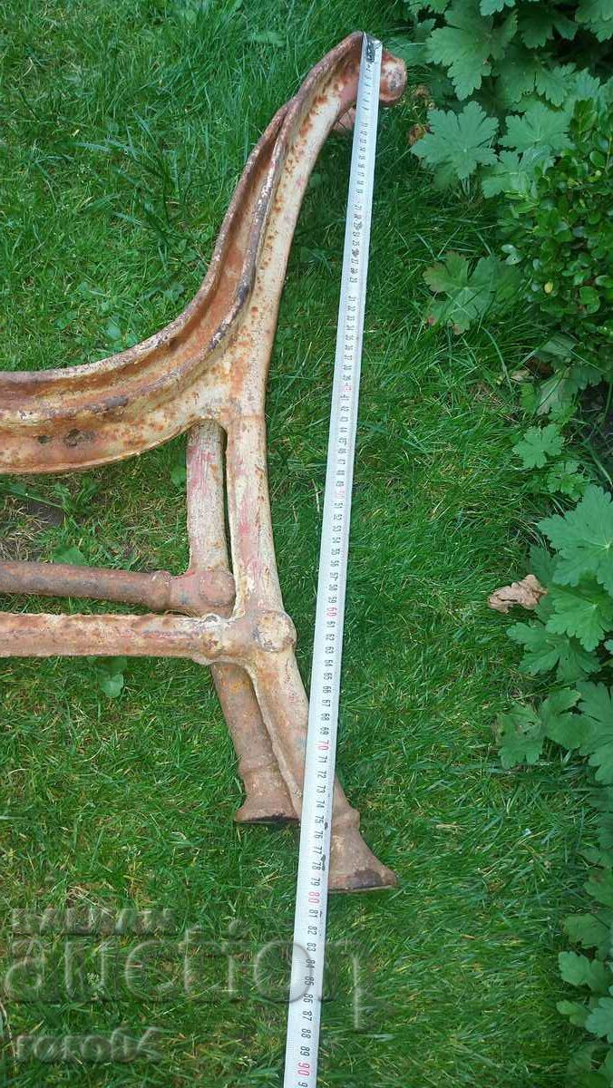 Delivery of BENCH - CAST IRON - KINGDOM OF BULGARIA - 35 kg.