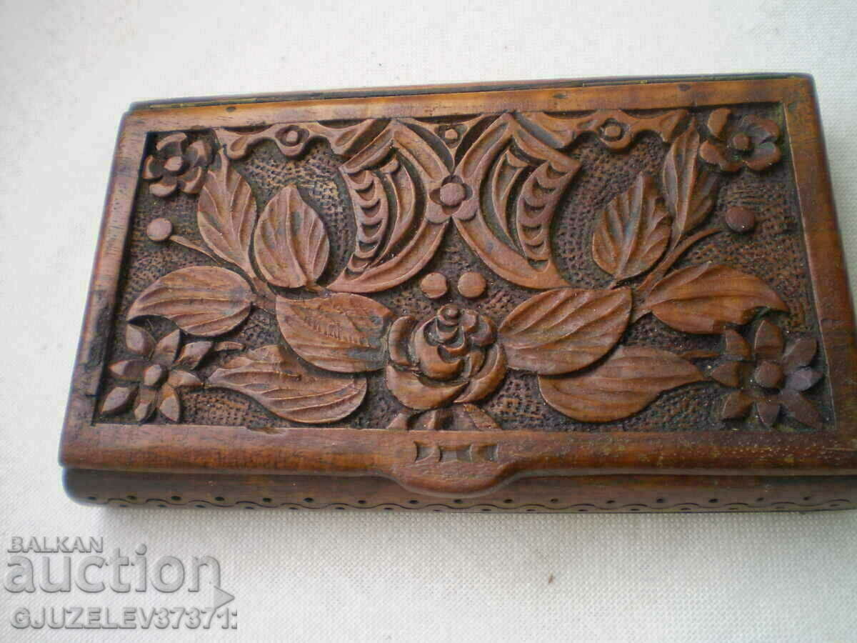 Παλιό κουτί χειροποίητο με ξυλόγλυπτο με τιμή 119.00 BGN | € 60.84 Παλιό κουτί χειροποίητο με ξυλόγλυπτο με τιμή 119.00 BGN | € 60.84