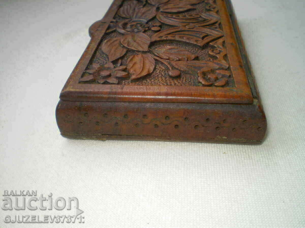 Δημοπρασία Παλιό κουτί χειροποίητο με ξυλόγλυπτο Δημοπρασία Παλιό κουτί χειροποίητο με ξυλόγλυπτο