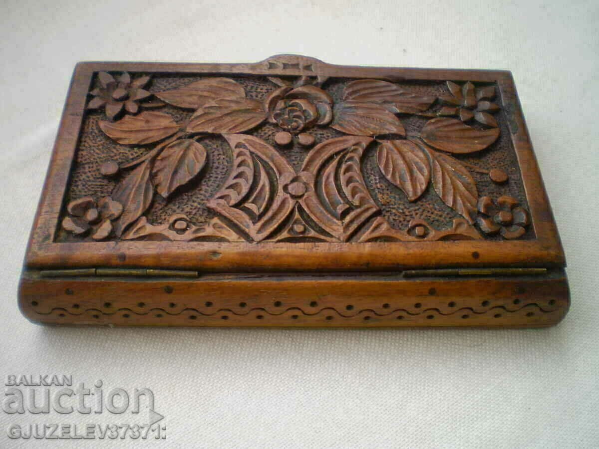 Παράδοση Παλιό κουτί χειροποίητο με ξυλόγλυπτο Παράδοση Παλιό κουτί χειροποίητο με ξυλόγλυπτο