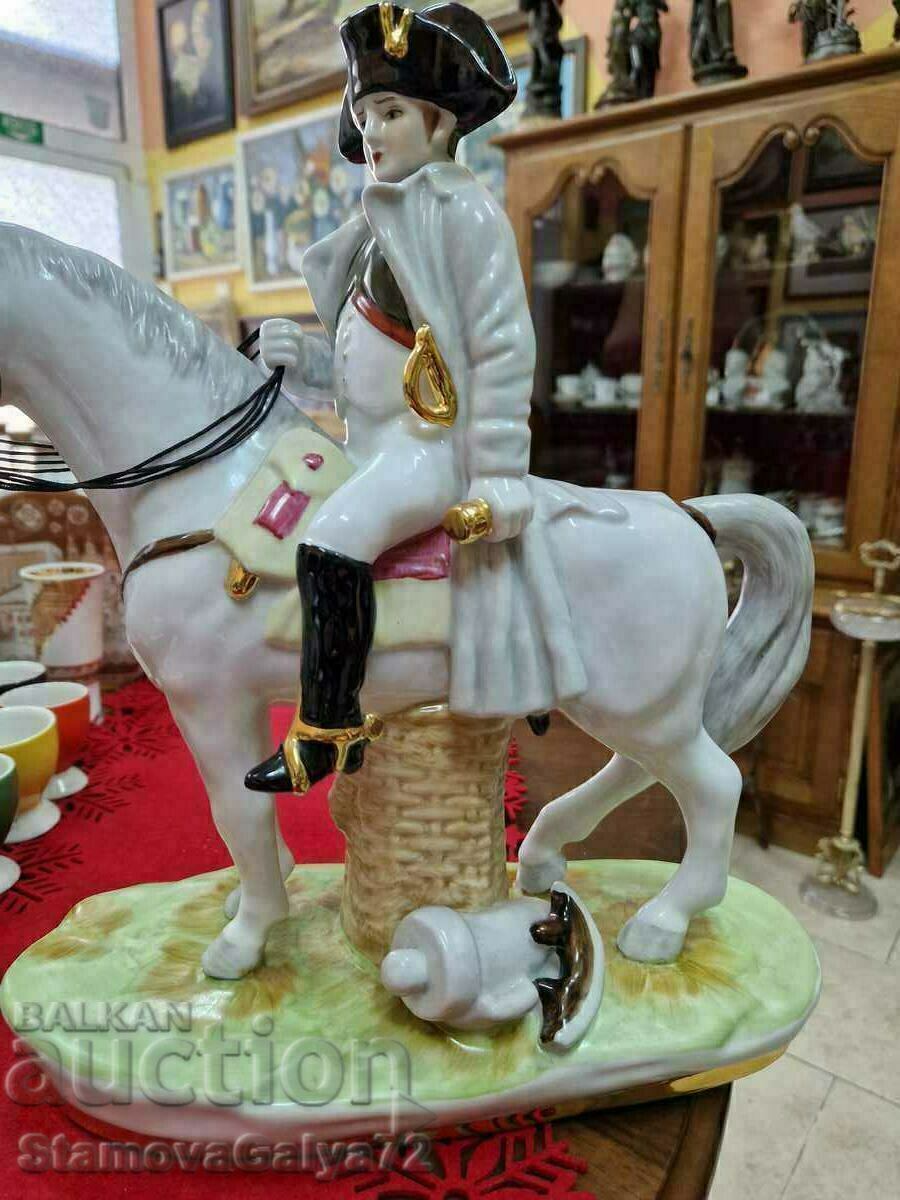 Рядка антикварна голяма порцеланова фигура с цена € 255.13 | 498.99 лв.