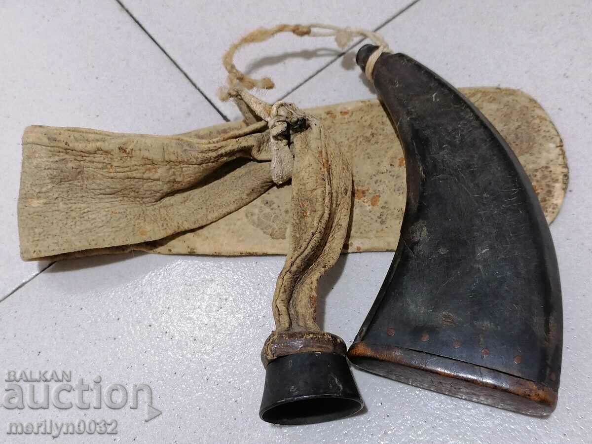 Auction  Antique horned horn and leather powder case for a rifle, Pishtov