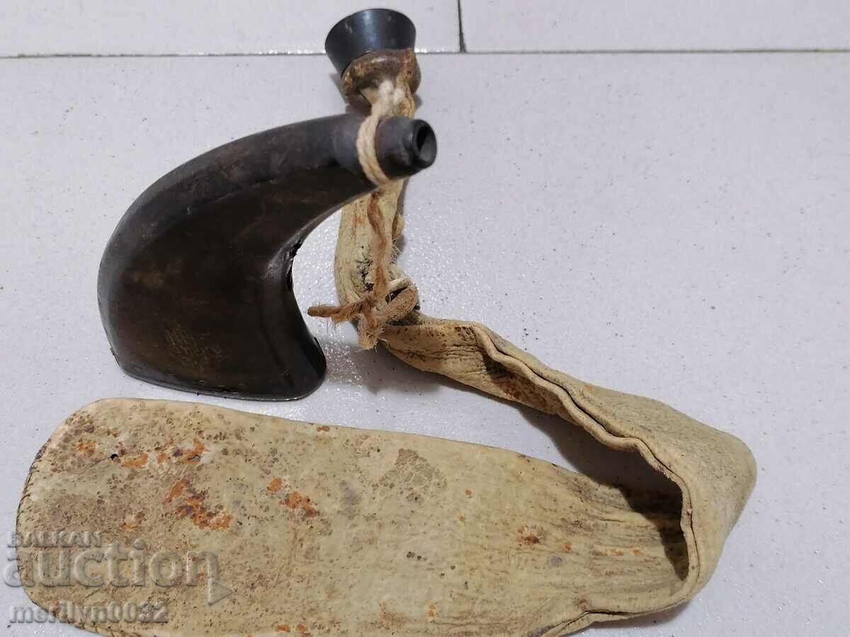 Antique horned horn and leather powder case for a rifle, Pishtov - 7