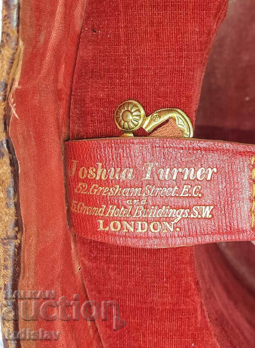 Delivery of Joshua Turner Black Beaver top hat in leather case Delivery of Joshua Turner Black Beaver top hat in leather case