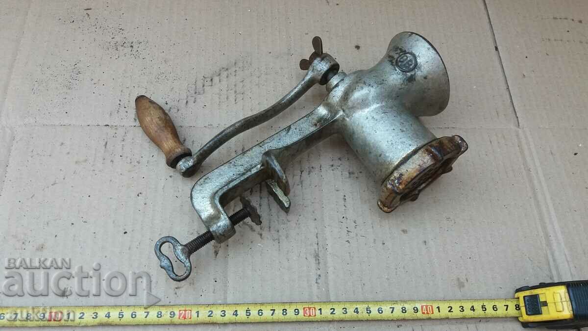 EXCELENTĂ MAȘINĂ DE CARNE cu preț 13.99 BGN | € 7.15