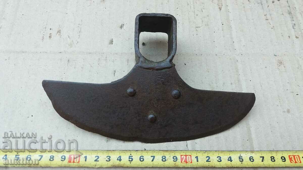 OLD HOE, SHOOT with price 3.99 BGN | € 2.04 OLD HOE, SHOOT with price 3.99 BGN | € 2.04