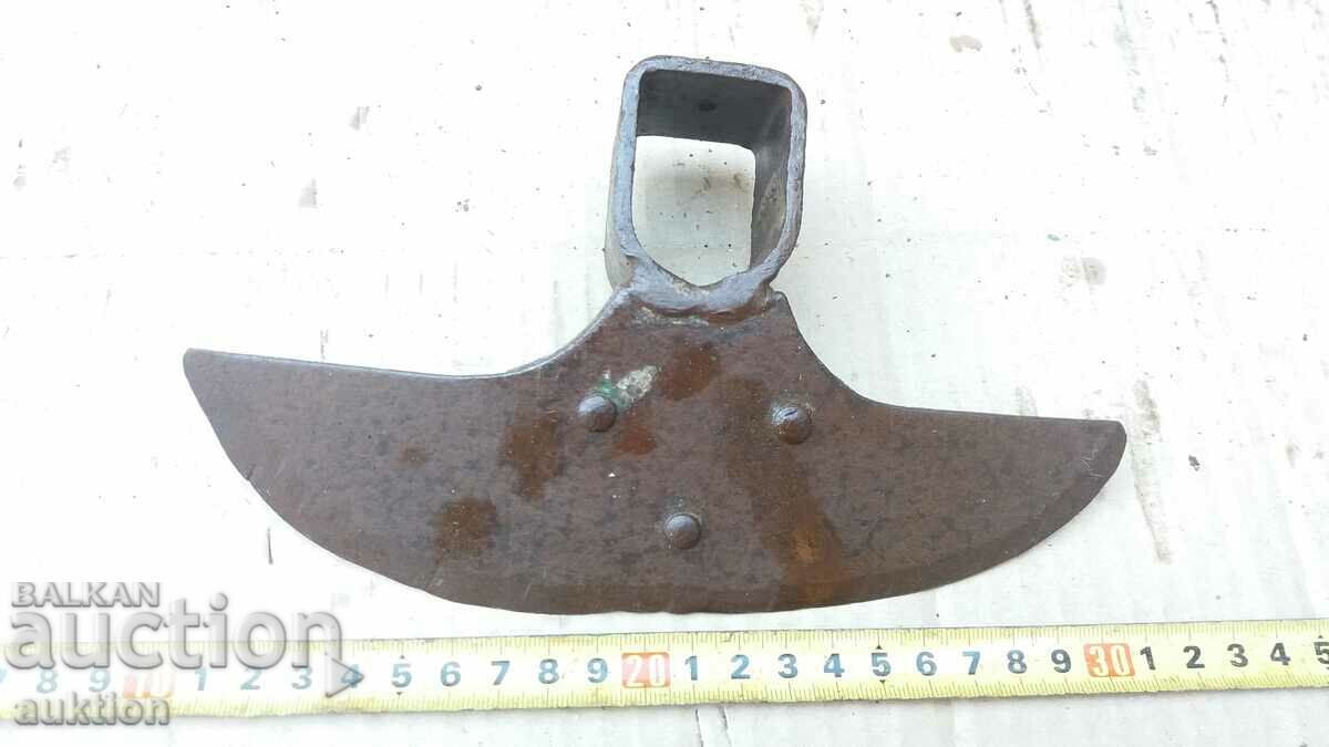 OLD HOE, SHOOT with price 2.99 BGN | € 1.53