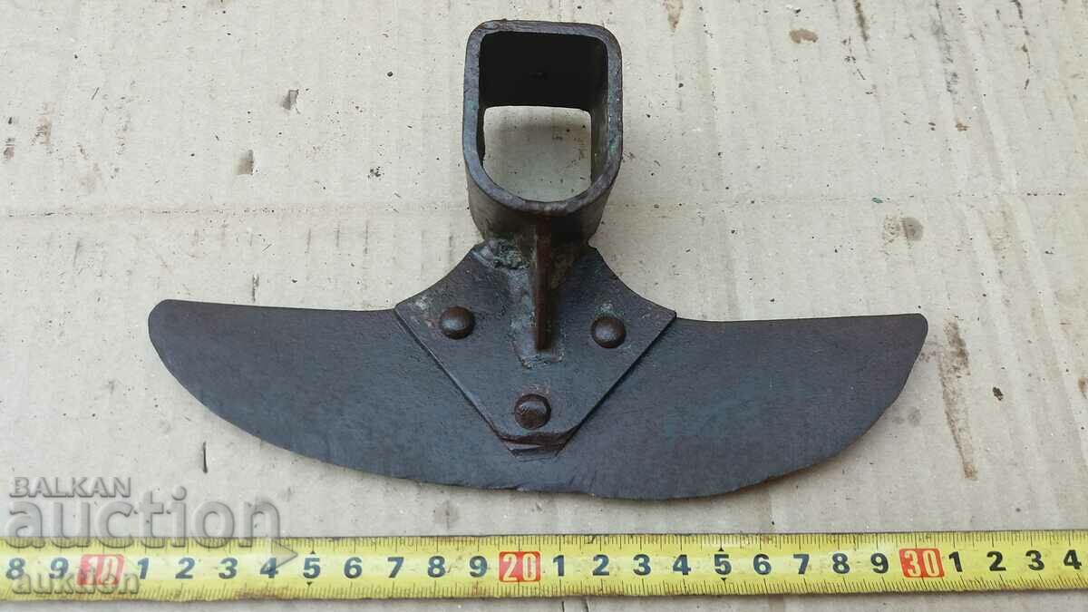 Delivery of OLD HOE, SHOOT