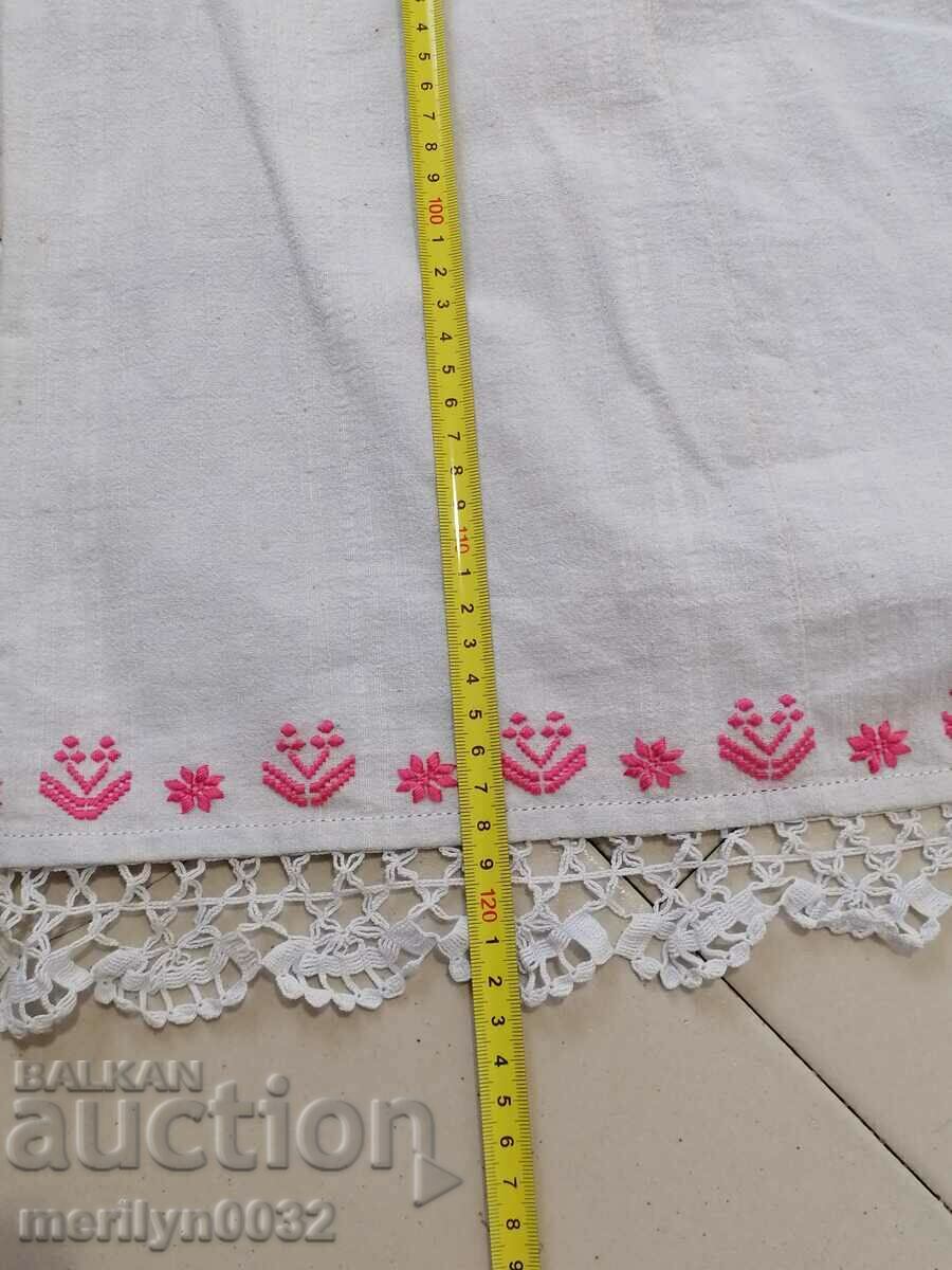 Аукцион Стара женска риза с ръчна бродерия дантела чеиз носия сукман Аукцион Стара женска риза с ръчна бродерия дантела чеиз носия сукман