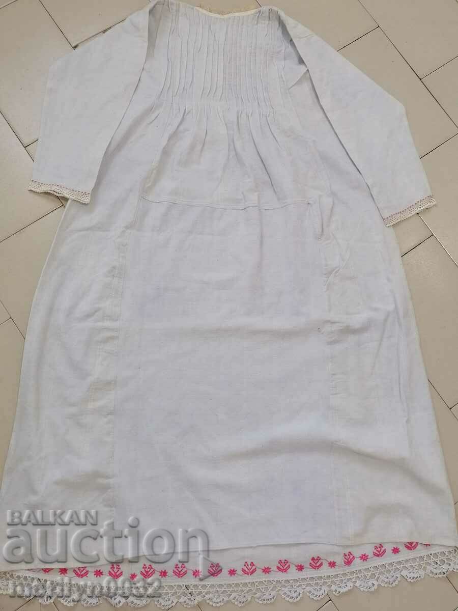 Стара женска риза с ръчна бродерия дантела чеиз носия сукман - 5 Стара женска риза с ръчна бродерия дантела чеиз носия сукман - 5