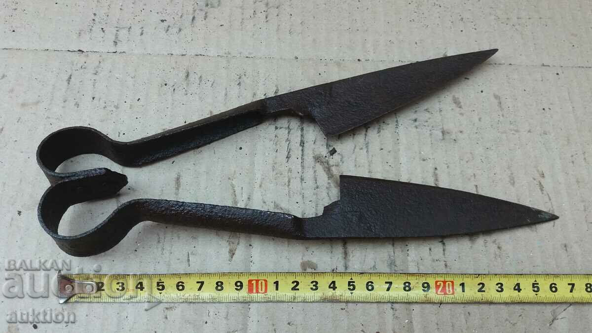 OLD HANGER FOR SHEEPING SHEEP with price 2.99 BGN | € 1.53 OLD HANGER FOR SHEEPING SHEEP with price 2.99 BGN | € 1.53