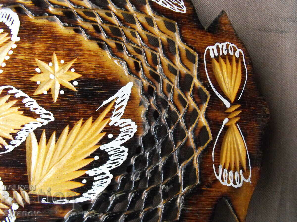 Auction  Interesting wooden paneer tray #0645