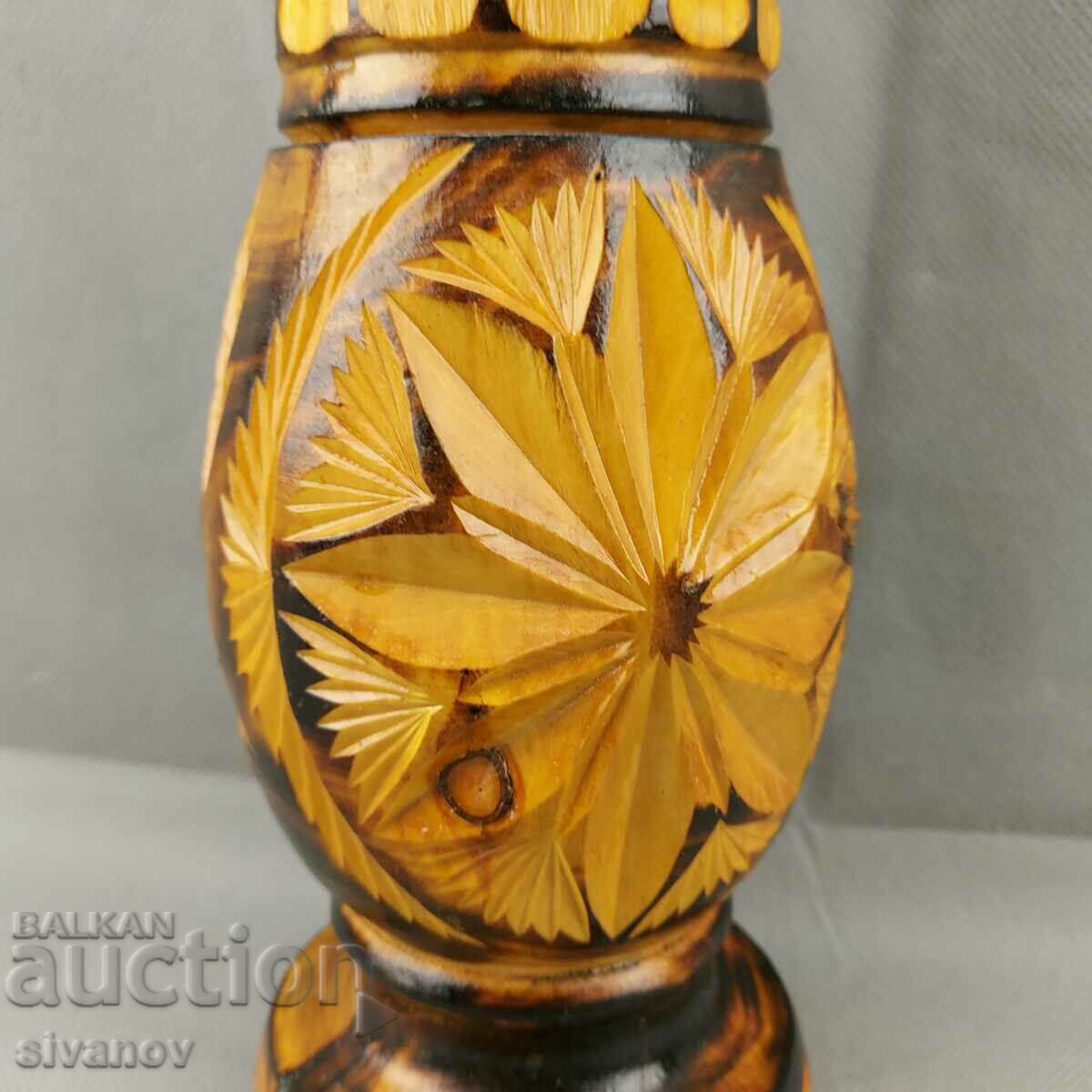 Auction Interesting wooden vase carving #0646 Auction Interesting wooden vase carving #0646