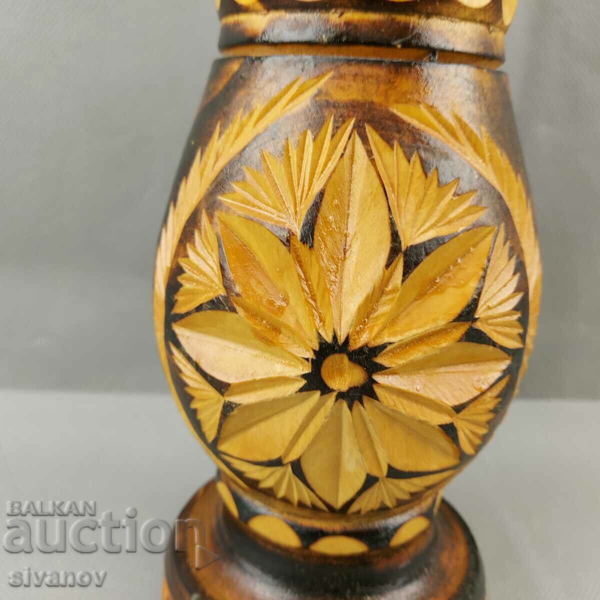Auction Interesting wooden vase carving #0647 Auction Interesting wooden vase carving #0647