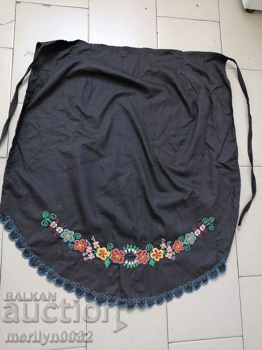 Старо ръчно тъкана престилка с бродерия, носия с цена 69.00 лв. | € 35.28 Старо ръчно тъкана престилка с бродерия, носия с цена 69.00 лв. | € 35.28