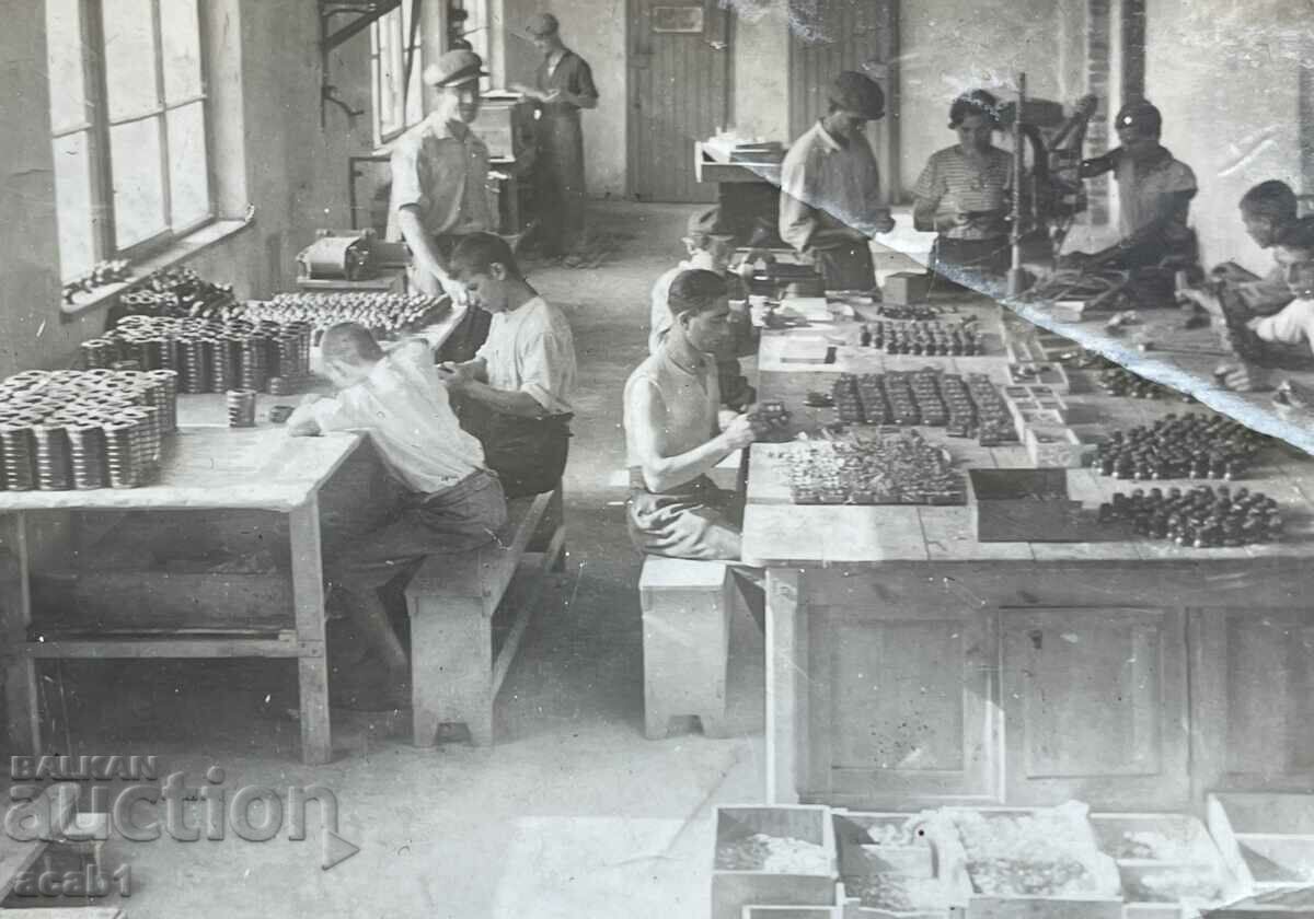Production workshop in the 1940s.