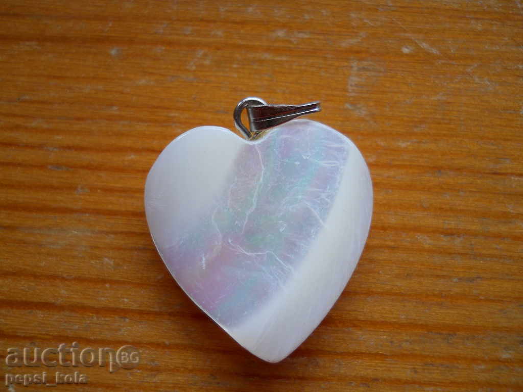 locket - heart - mother of pearl