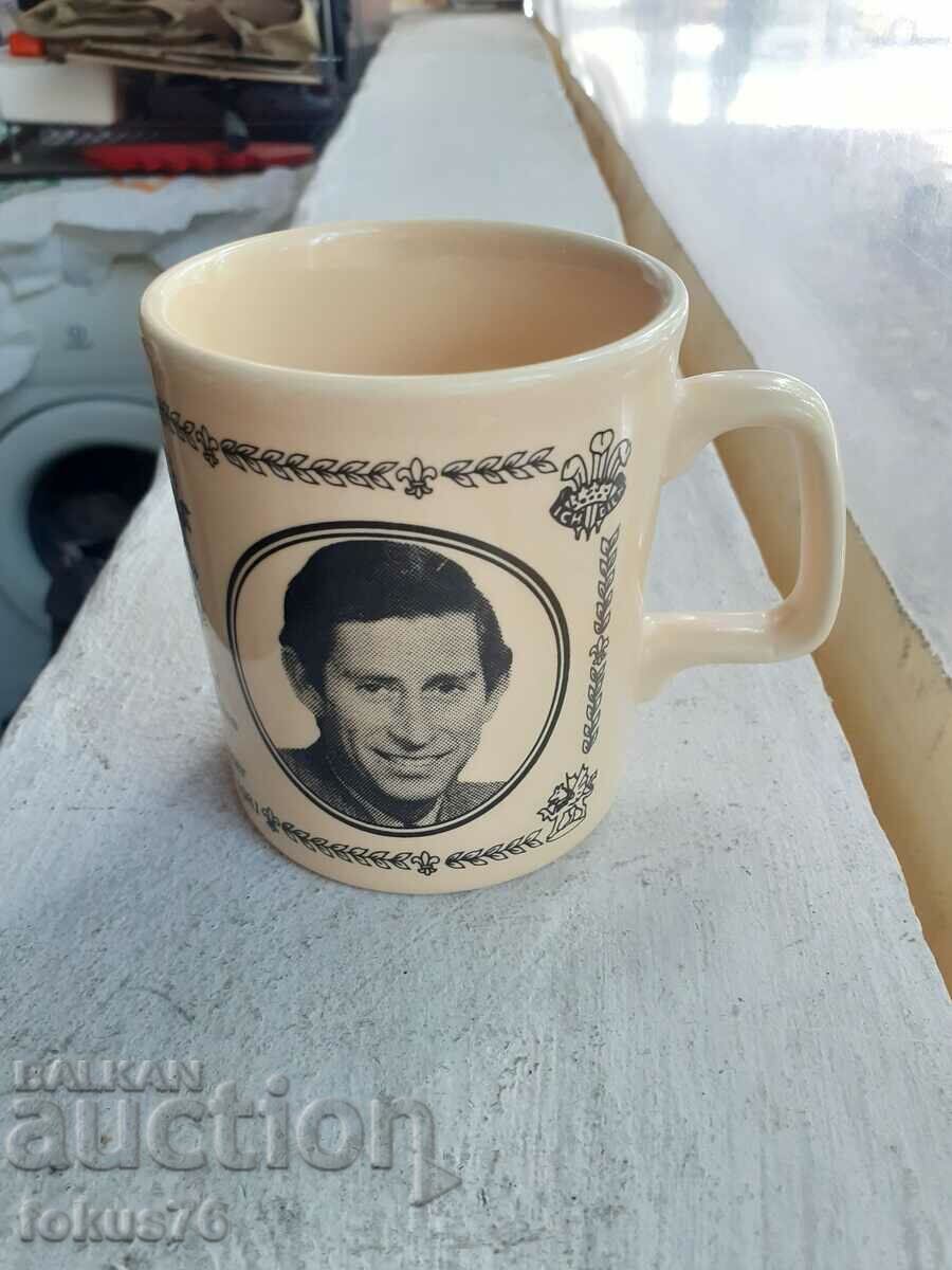 Licitație Cana de colecție din porțelan englezesc Charles și Diana Licitație Cana de colecție din porțelan englezesc Charles și Diana